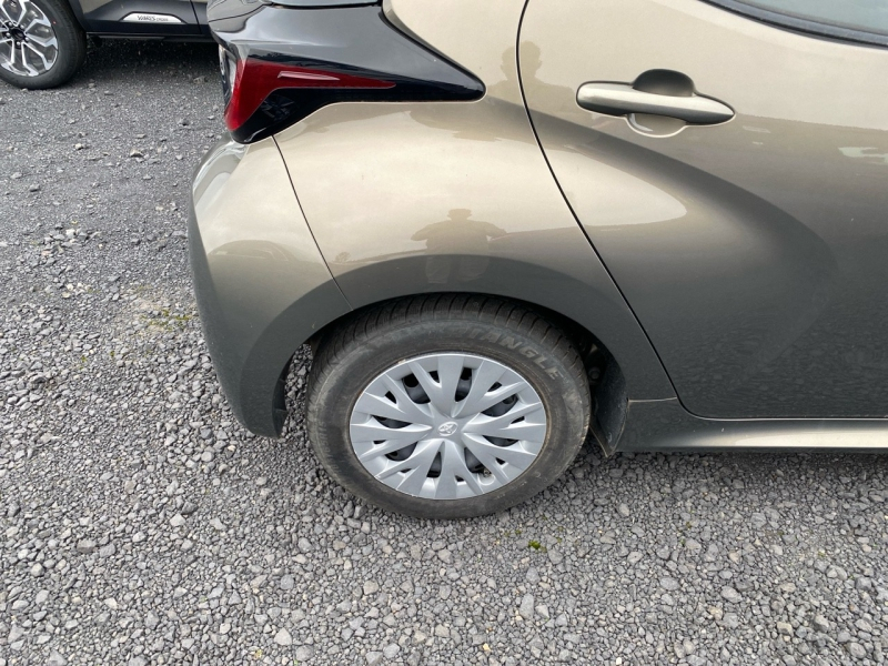 TOYOTA Yaris d’occasion à vendre à AUBIÈRE chez ARVERNE (Photo 16)